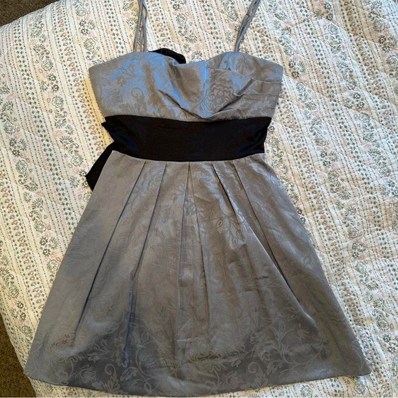 Speechless Dresses & Skirts - Speechless Gray and Black Floral Mini Dress